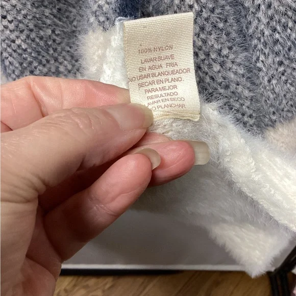 Hem & Thread Eyelash Cardigan Navy and tan plaid Checkered Motif Size Large - Picture 8 of 12